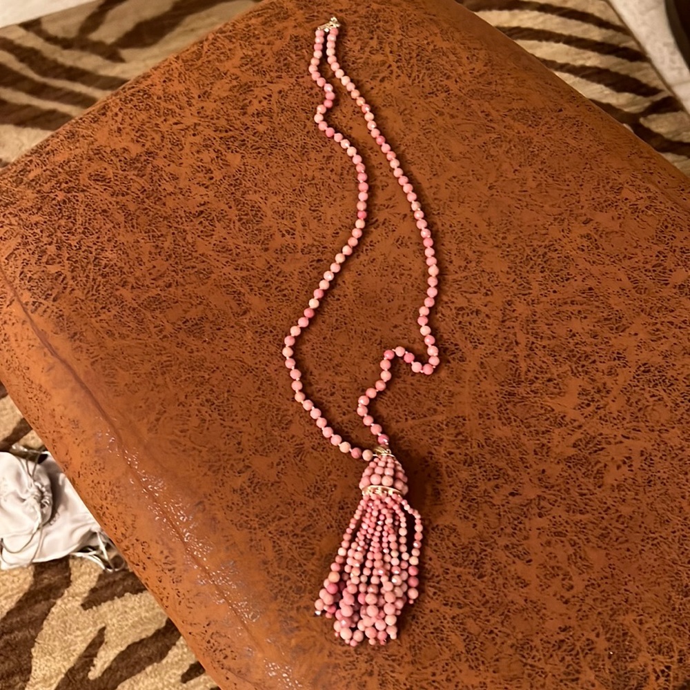 Kendra Scott necklace